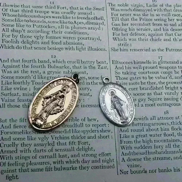 Two Madonna Virgin Mary charms - Picture 7 of 9